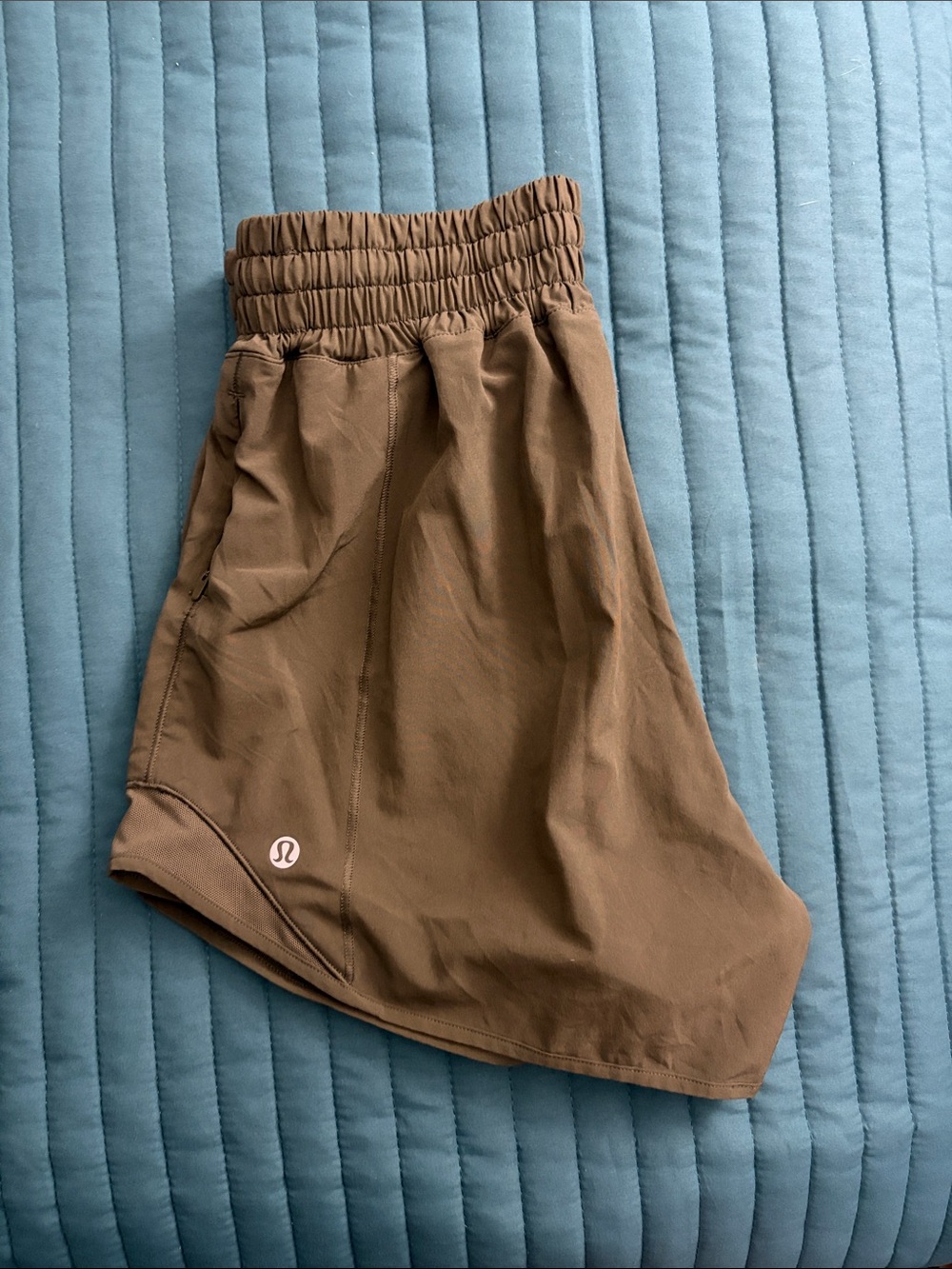 LULULEMON HOTTY HOT HR SHORTS 4" in ARMY GREEN SZ
4
